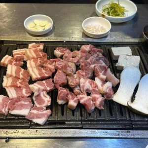 21세기 원조 돈방석 연탄구이 대표 사진