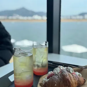 어라우즈로스터리 대표 사진