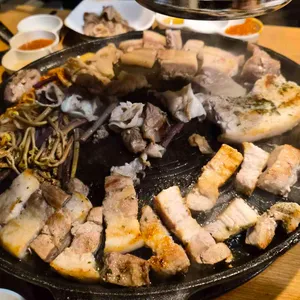 강남 돼지상회 무한리필 대표 사진