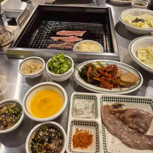 호르몬치치 대표 사진
