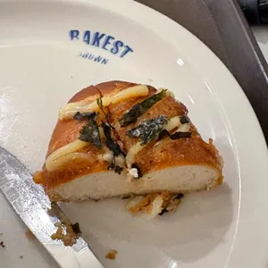 베이커스트 브라운 대표 사진