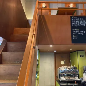 LAZY YOUTH 대표 사진