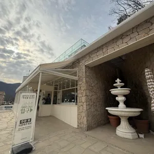 봉주르 카페 리뷰 사진