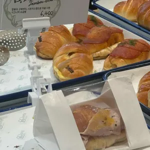 봉주르 카페 리뷰 사진