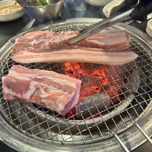 다독이네 숯불구이 대표 사진