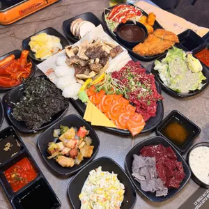 육회한뭉티기&연어 대표 사진