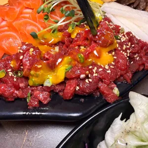 육회한뭉티기&연어 대표 사진