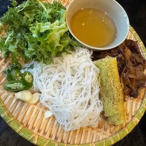 신 짜오 대표 사진