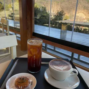 포공영 커피 사진 2