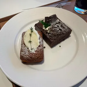 오퍼 카페 대표 사진