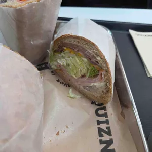 퀴즈노스 사진 1