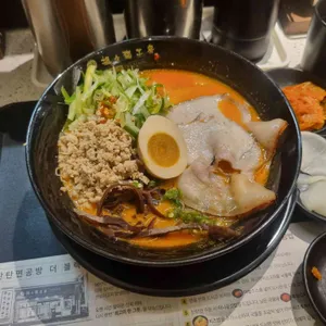 탄탄면공방 더 블랙 사진