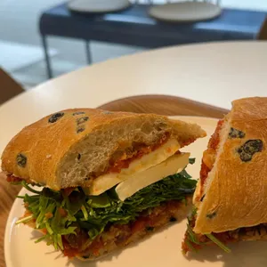 스트라다 로스터스 사진 1