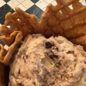 에맥앤볼리오스 사진