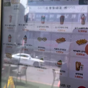 우지커피 리뷰 사진