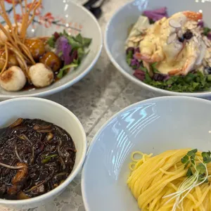 홍춘 대표 사진