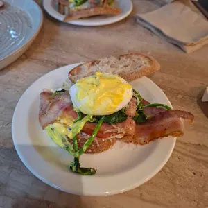 불러바드 대표 사진