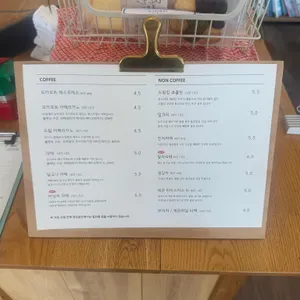 아무것도 아닌곳 리뷰 사진