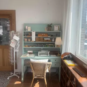 아무것도 아닌곳 대표 사진