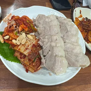 장군굴보쌈 사진 1