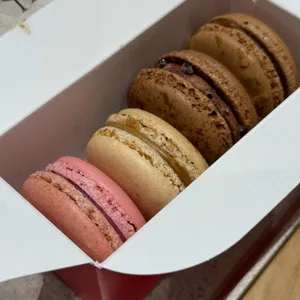 피에르 에르메 파리 더현대 서울 팝업 대표 사진