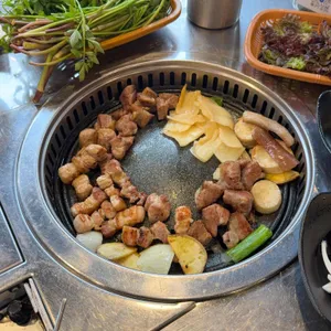 93zip 구워주는삼겹살집 사진