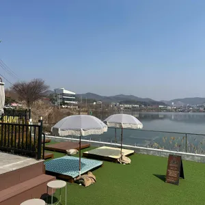 에메랄드그린 사진 1