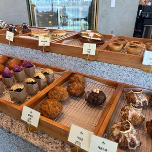 에메랄드그린 대표 사진