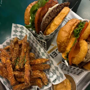 셀러브리티 버거 대표 사진