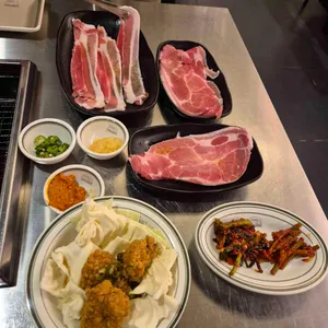 호르몬치치 대표 사진