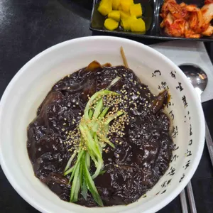 흑백홍 대표 사진
