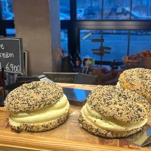 오렌지베이글 사진