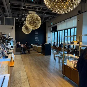 폴바셋 대표 사진