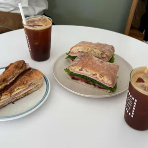 굿타운 카페 사진 2