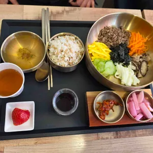 싹싹비빔밥 사진 1