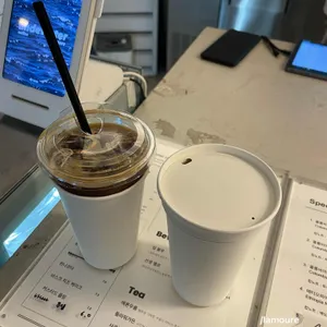언더워터 커피 로스터스 대표 사진