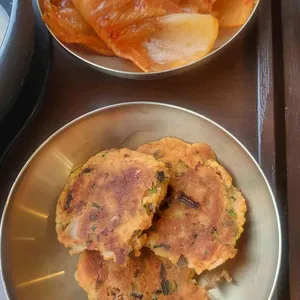 사월에보리밥 청밀당 사진