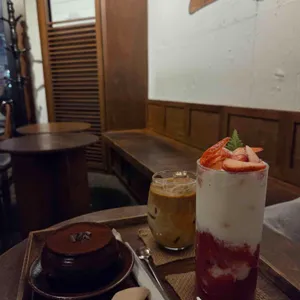 커피볶는여자 대표 사진