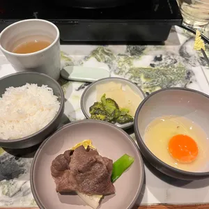 HON 하우스 오브 신세계 대표 사진