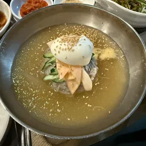 금관꽃돼지 사진