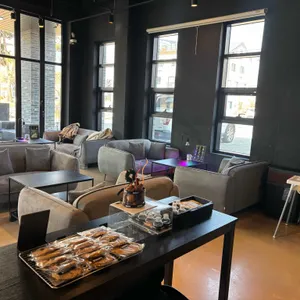 어보브 대표 사진