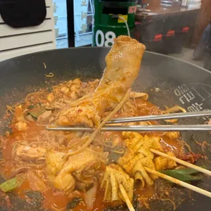 통큰솥뚜껑닭볶음탕 대표 사진