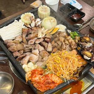 흑돼지해물삼합 사진 1