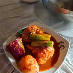 산다화 솥뚜껑닭도리탕 누룽지백숙 대표 사진