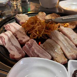 꽃돼지 대표 사진