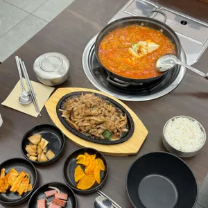 김영찬아저씨김치찌개 사진 1