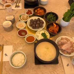 거대돼지국밥 사진