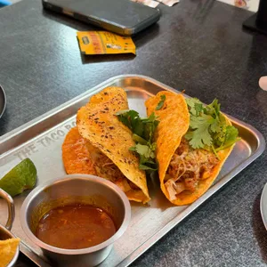 더타코부스 대표 사진