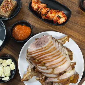 장충왕족발보쌈 사진 1