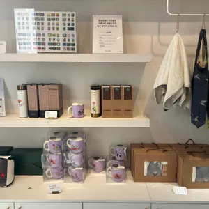 느티나무의사랑 대표 사진